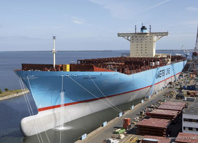 Самый большой контейнеровоз в мире Emma Maersk (21 фото)