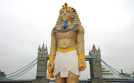 Гигантская статуя фараона из Lego (4 фото)