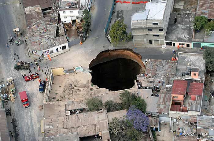 Огромная дыра в Гватемале (5 фото + 1 видео)
