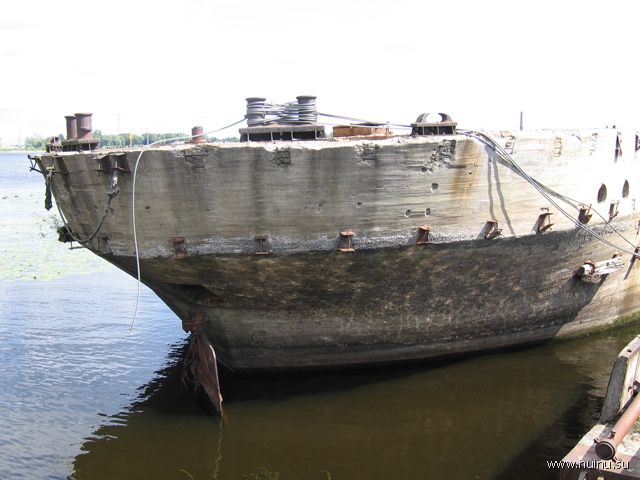 Корабль из бетона (6 фото)