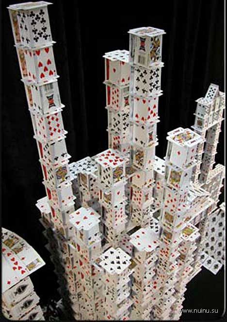 Самое высокое строение из игральных карт (14 фото)